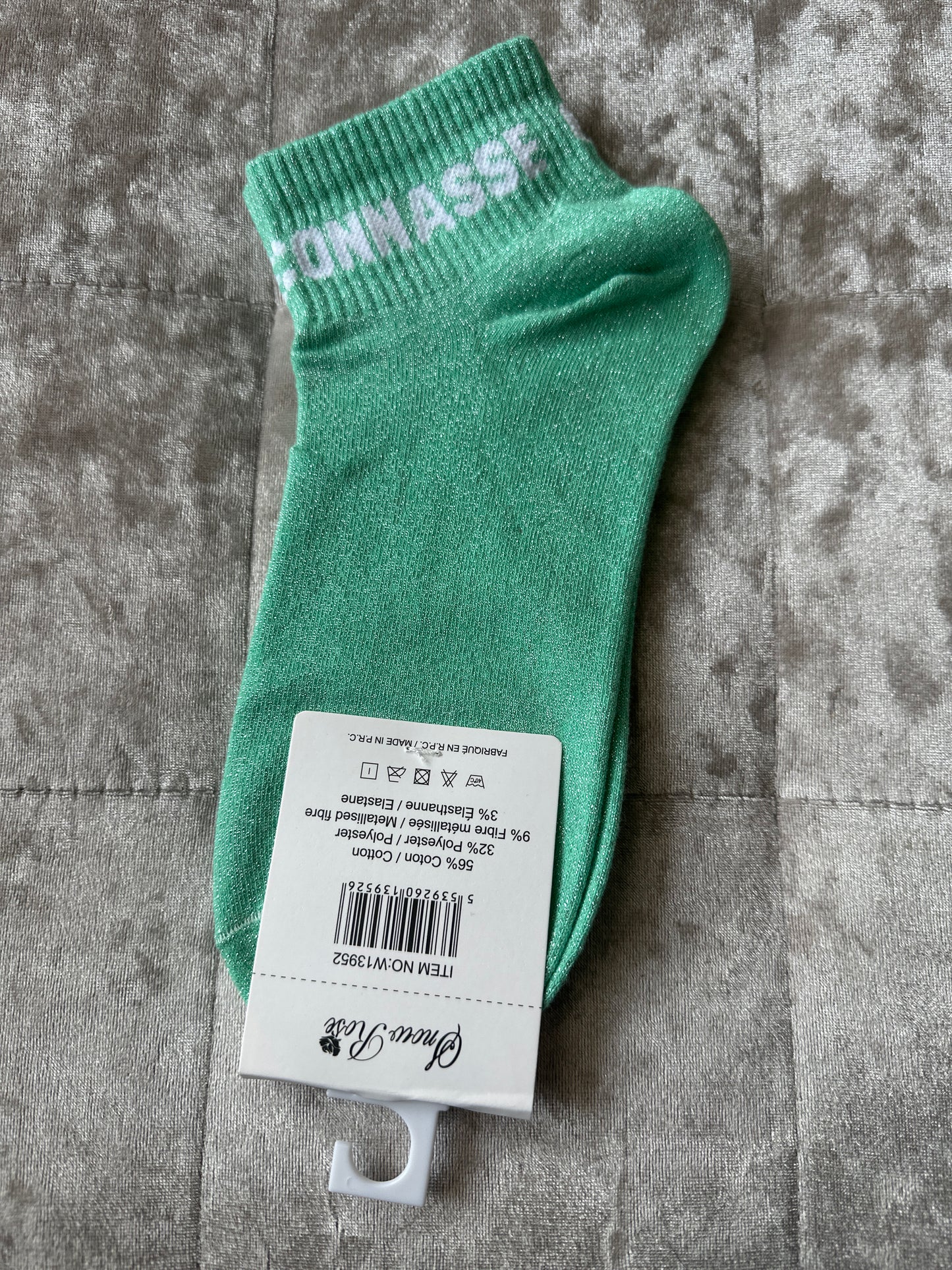 Socquettes pailletées message « connasse »