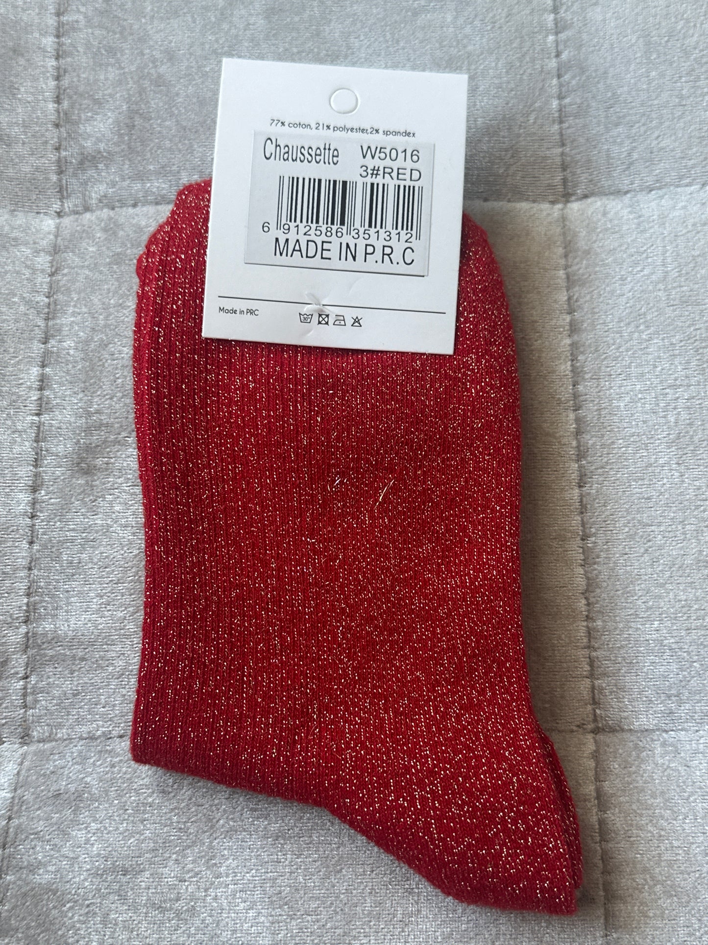 Chaussettes pailletées message « bitche »