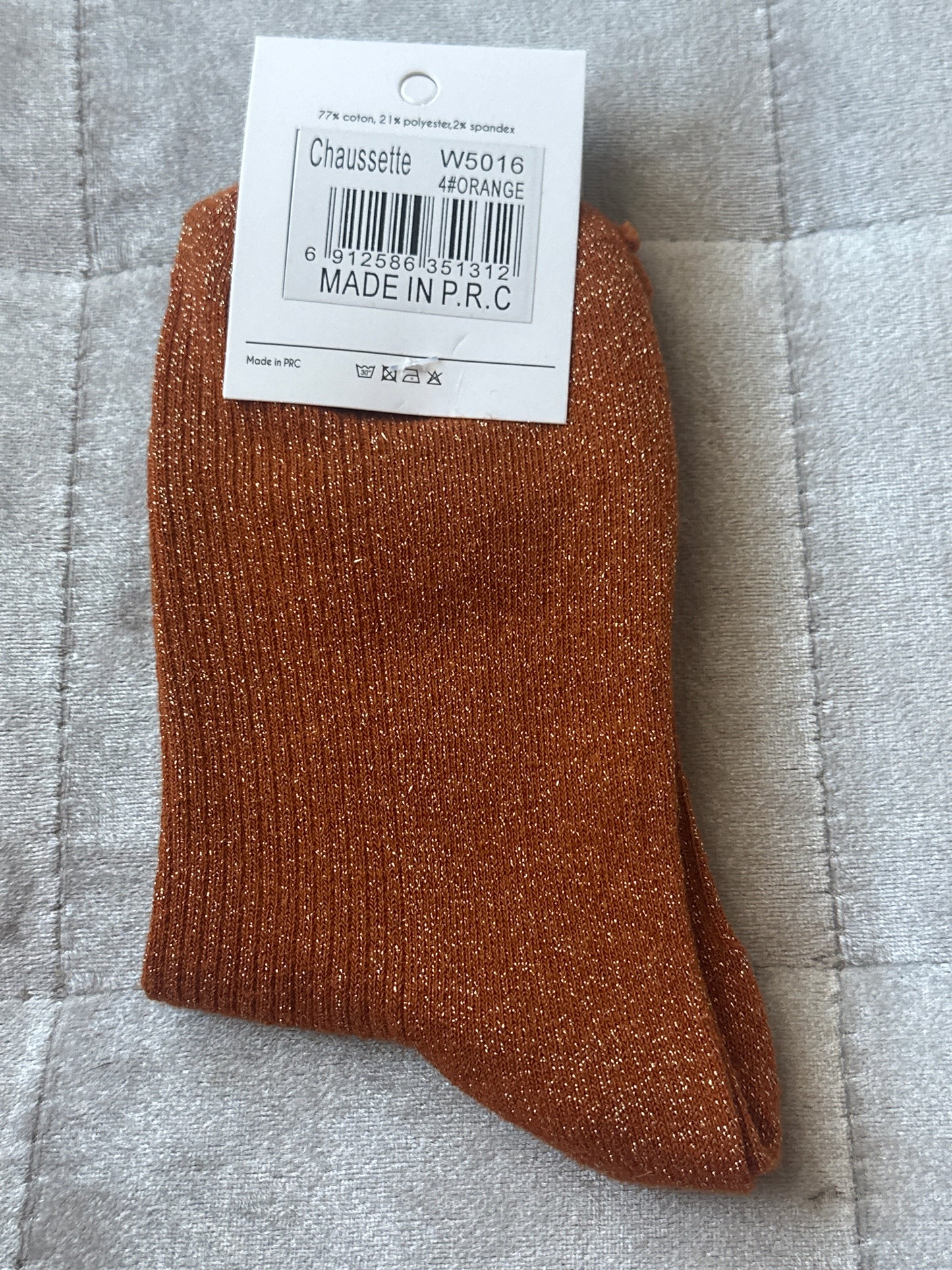 Chaussettes pailletées message « bitche »
