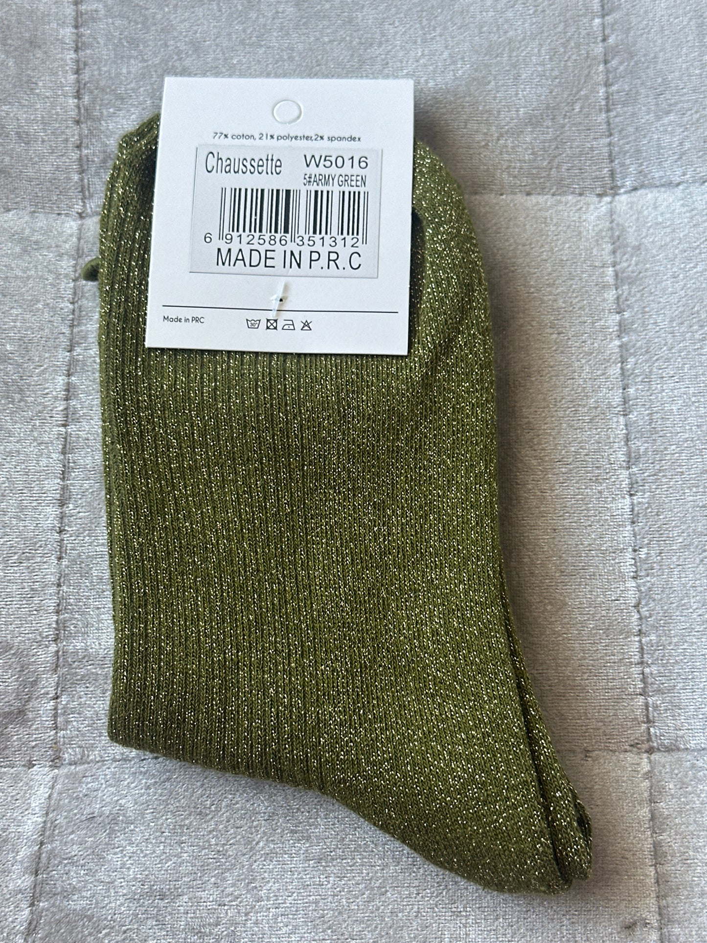 Chaussettes pailletées message « bitche »