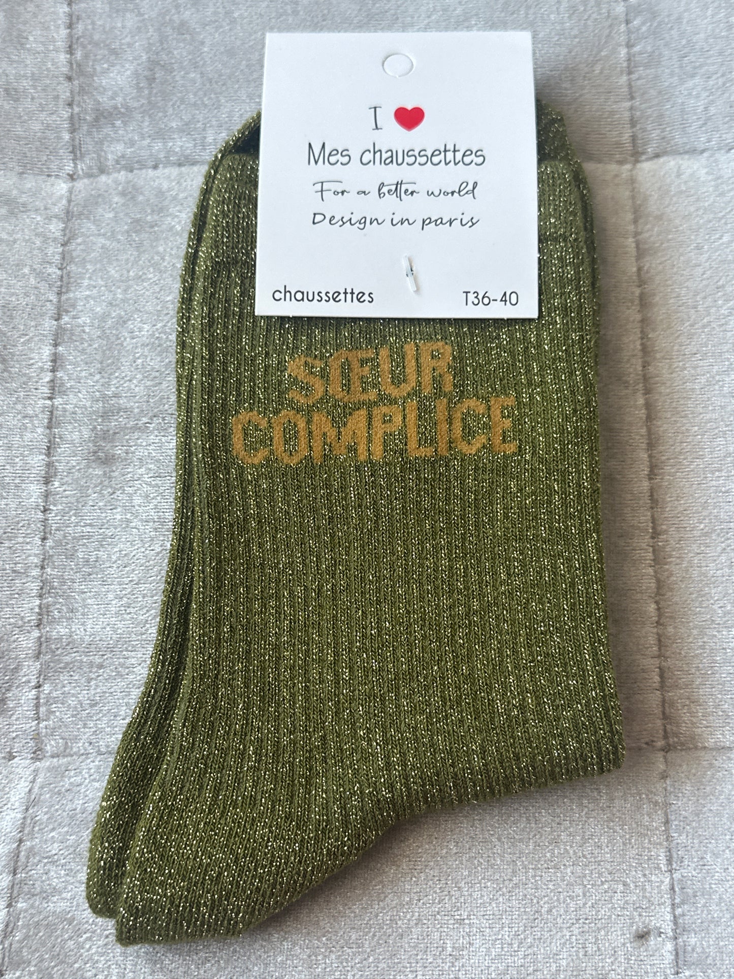 Chaussettes pailletées message « sœur complice »