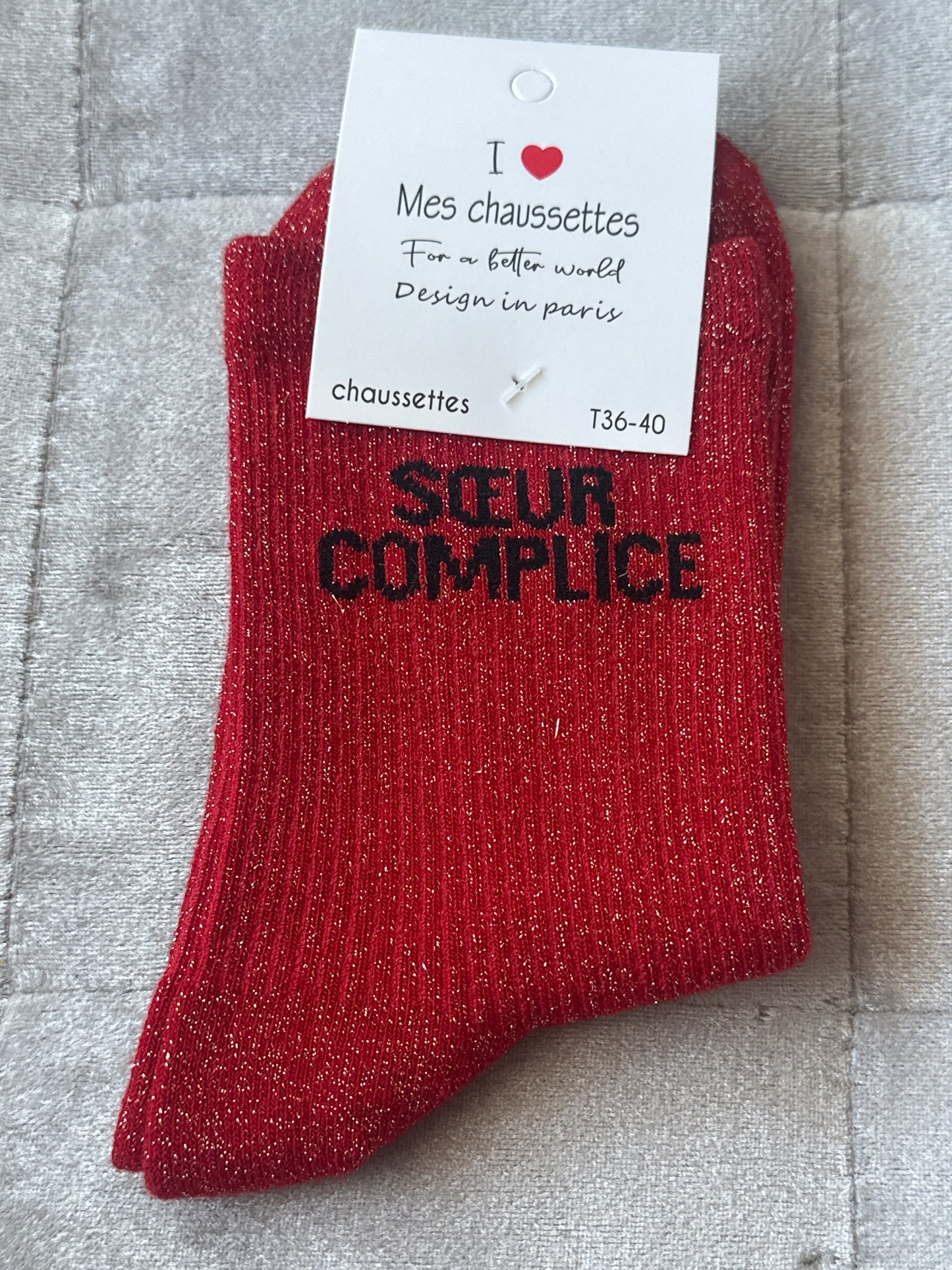 Chaussettes pailletées message « sœur complice »