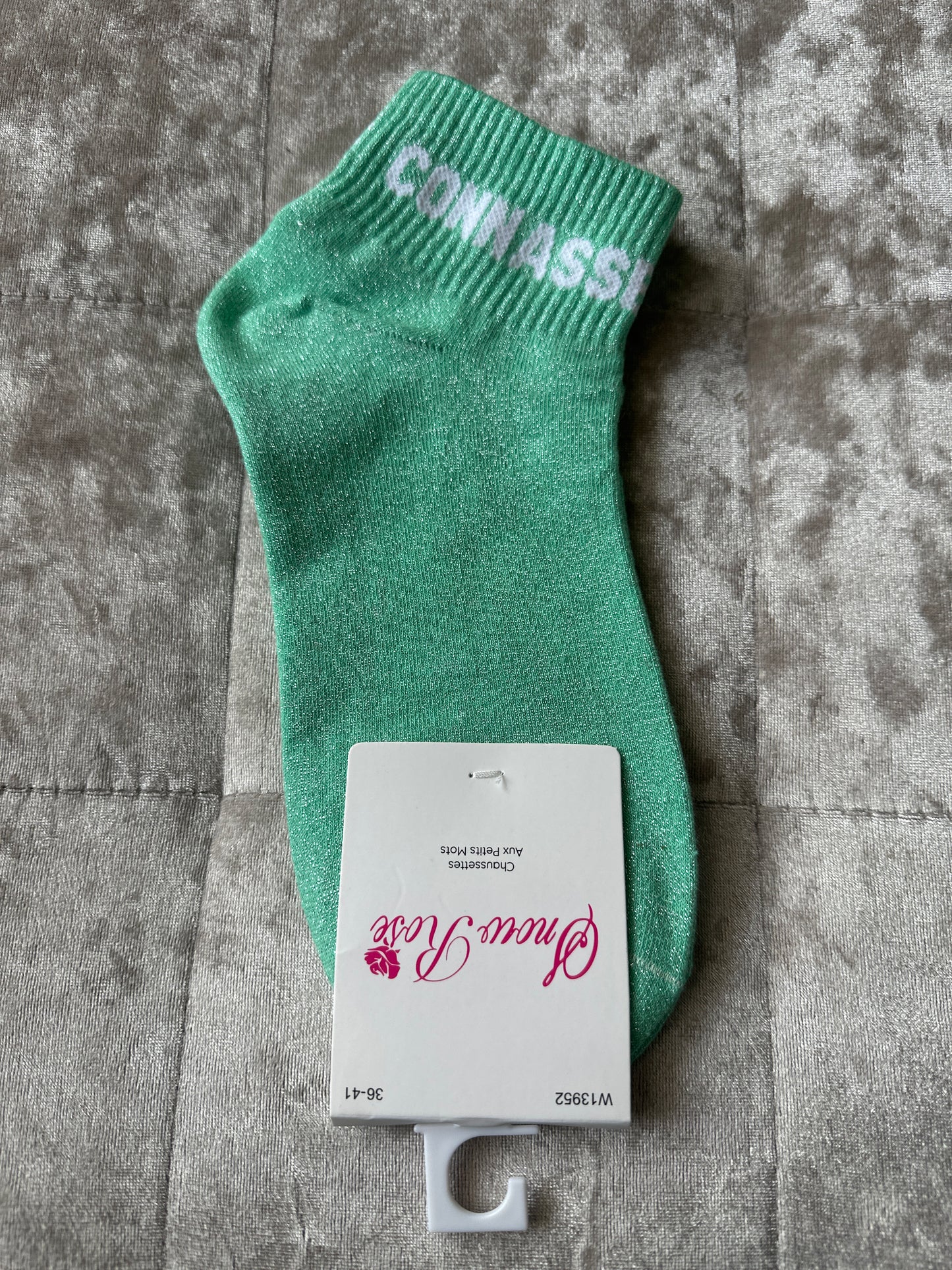 Socquettes pailletées message « connasse »