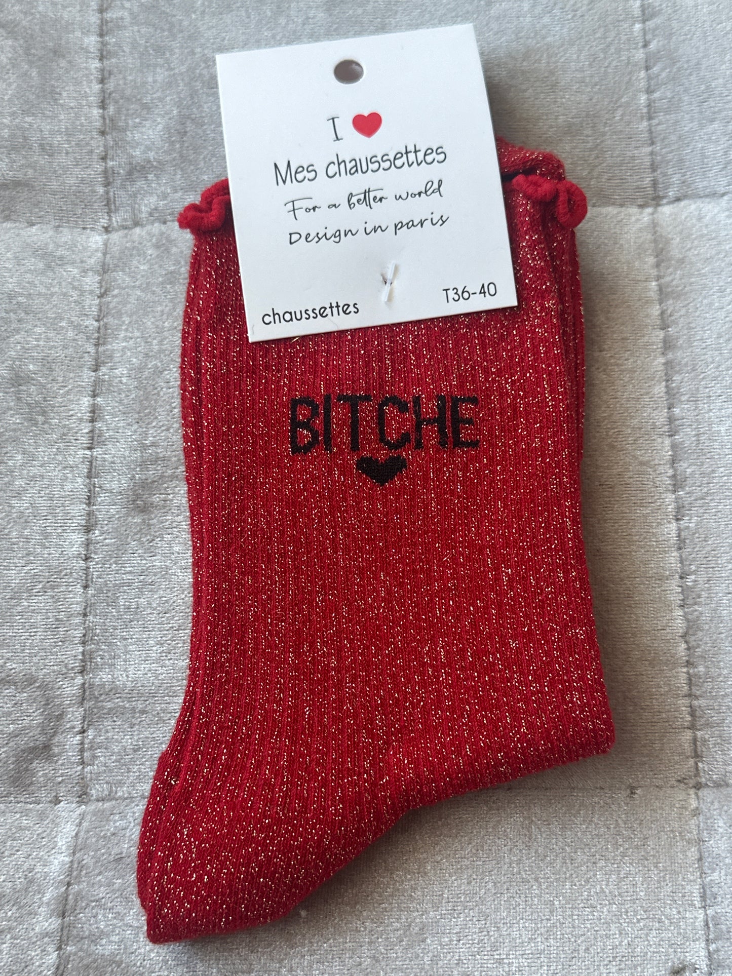Chaussettes pailletées message « bitche »