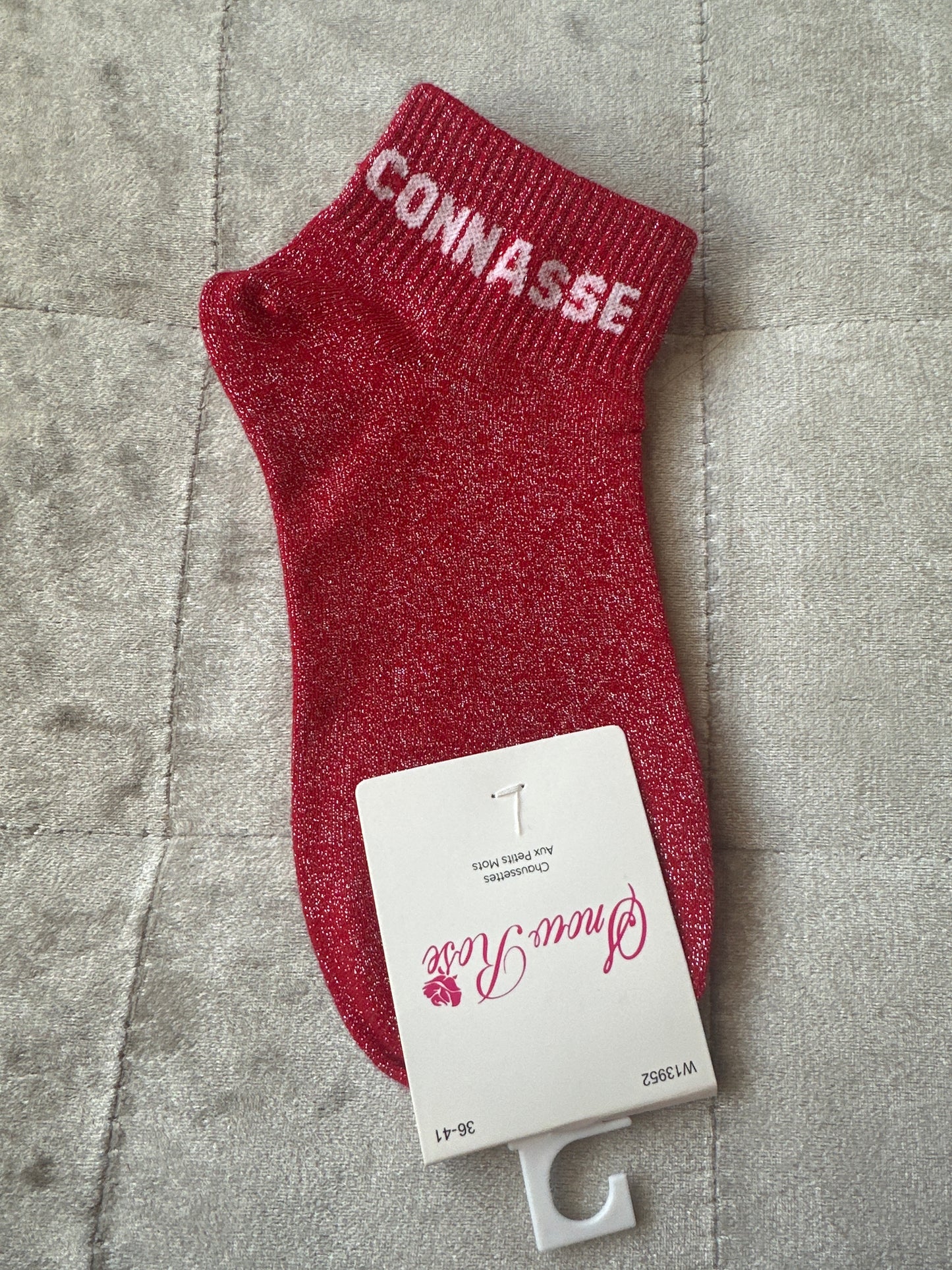 Socquettes pailletées message « connasse »